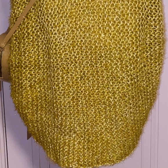 Ladies Shawl - Picture 3 of 3